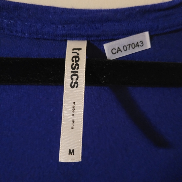 Lightweight V-Neck Tee - Picture 3 of 3